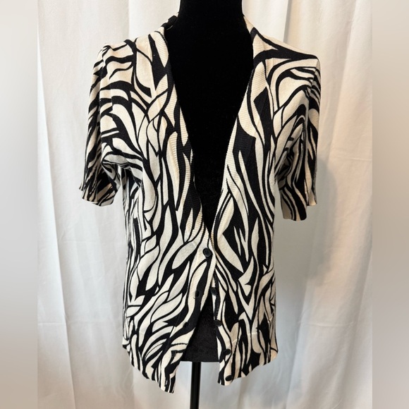 NWT New York & Company Women’s
Zebra Print V-Neck Cardigan Size Medium - Picture 1 of 5